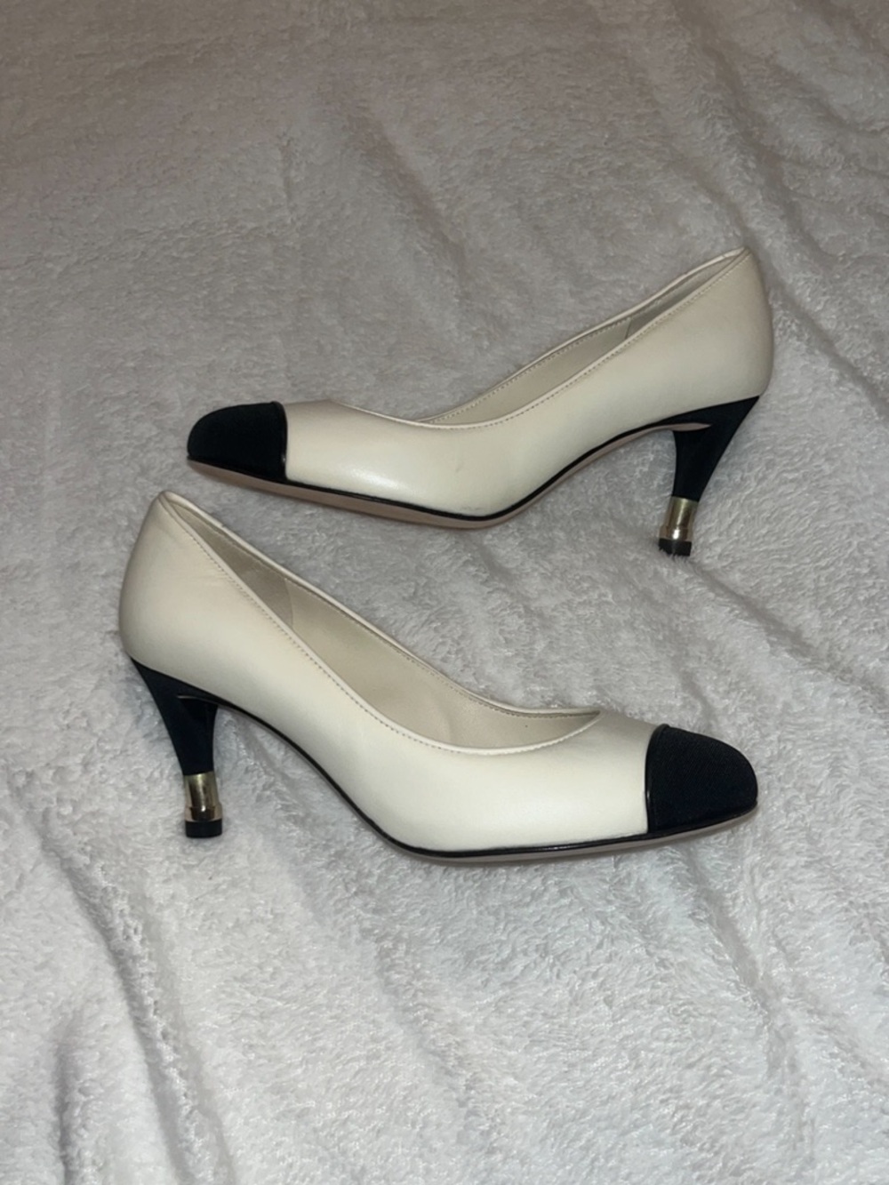 CHANEL Cream and Black Cap-Toe Mid Heel Pumps 35.5 - Picture 3 of 9